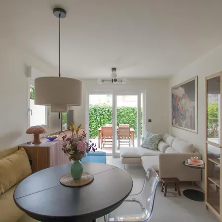 Design Coastal Garden Apartment Split Exterior photo